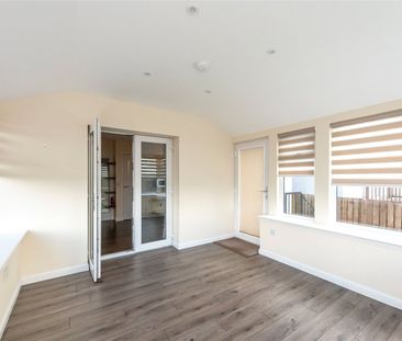 4 bedroom detached house to rent - Photo 5