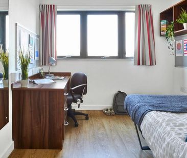 1 bedroom in a flat share to rent - Photo 5