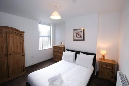 6 bedroom end of terrace house to rent - Photo 4