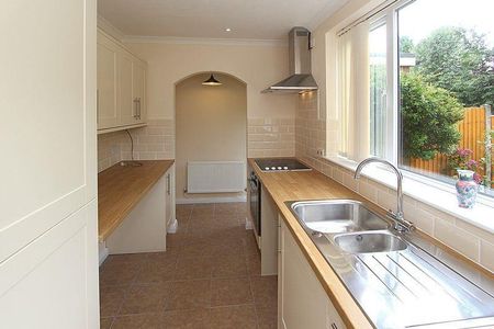 3 bedroom semi-detached house to rent - Photo 4