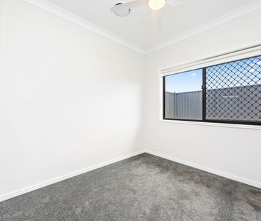 Stunning Four Bedroom Home - Ducted A/C - Photo 4