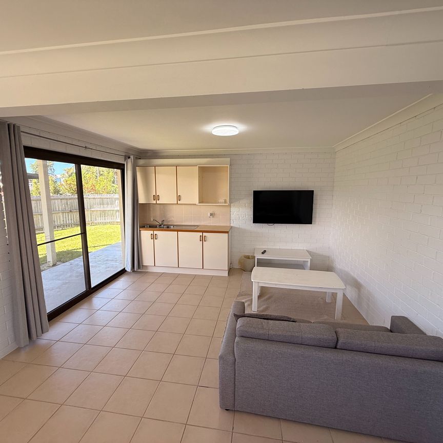 Holiday At Home - 4 Bedroom, 2 Bathroom, Expansive Deck & Water Views - Photo 1