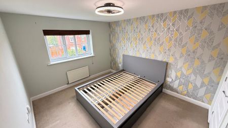 4 bedroom detached house to rent - Photo 4