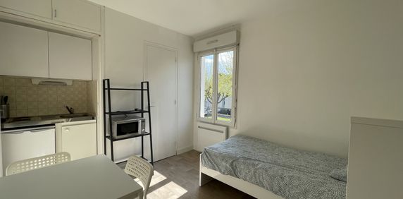 Location Appartement 1 pièce 11m² LA ROCHE SUR YON 85000 - Photo 2