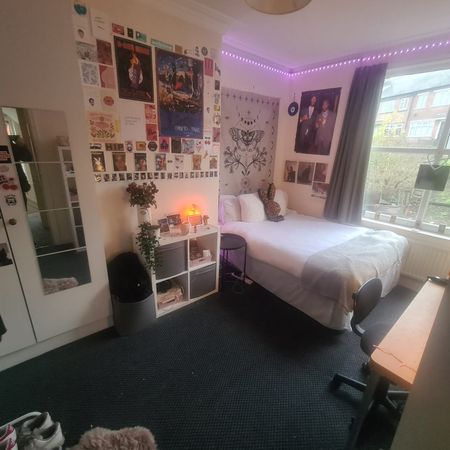 7 Bed - 1 The Village Street, Burley, Leeds - LS4 2PR - Student - Photo 3