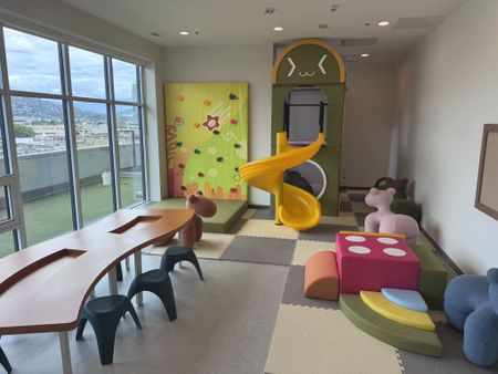 Luxury 3 Bed + Den Condo at Water Street by the Park - Photo 4