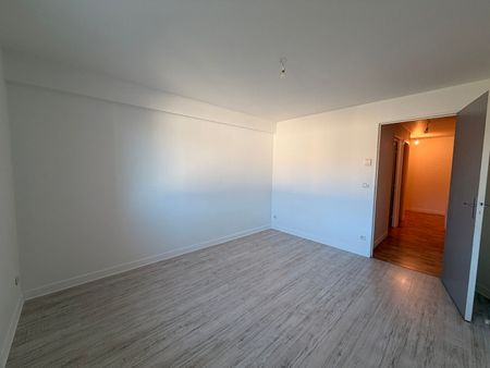 Location Appartement 4 pièces 115m² - Photo 5