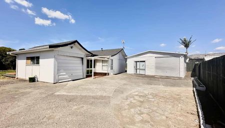 Large Family Home - Photo 5