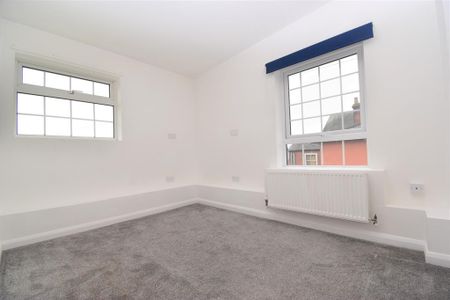 2 bedroom maisonette to rent - Photo 2