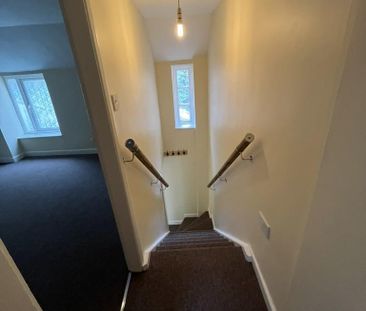 2 bedroom end of terrace house to rent - Photo 5