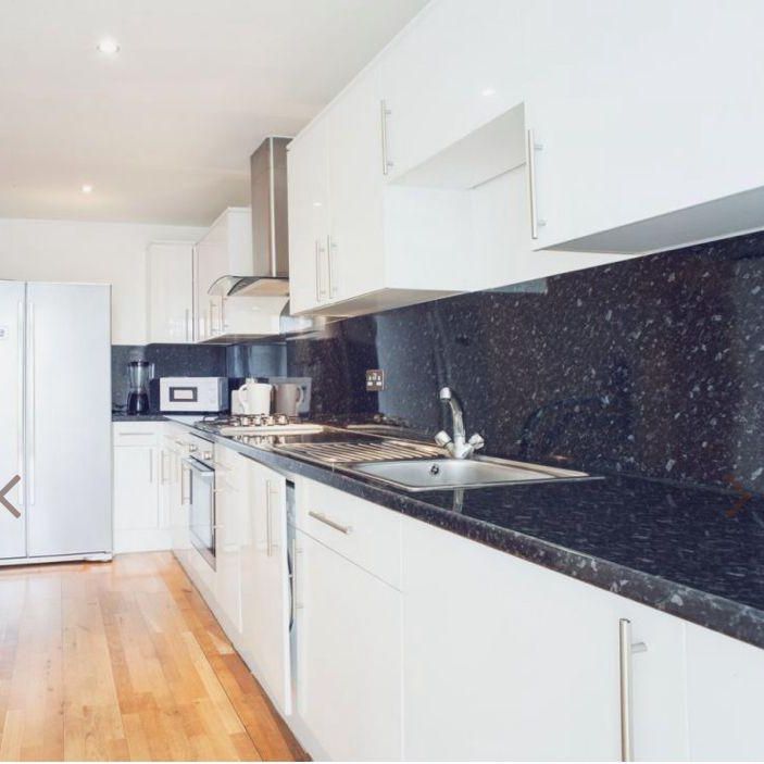 3 bedroom flat share to rent - Photo 1