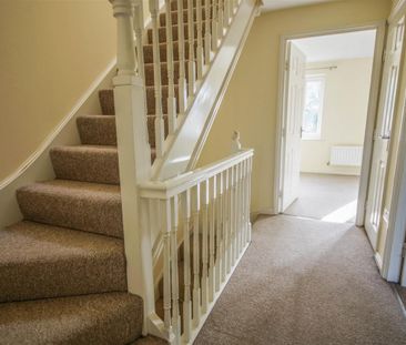 Harrolds Close, Dursley - Photo 1