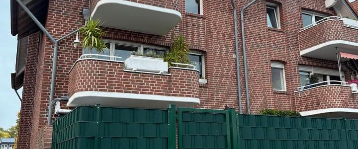 Charmante Dachgeschosswohnung in Neukirchen mit Balkon und Garage - Photo 1