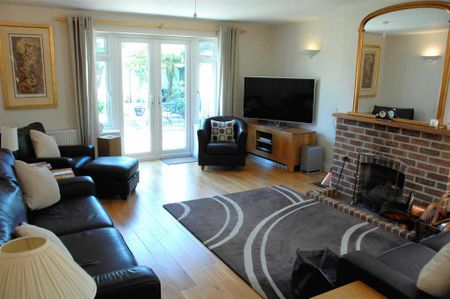 4 bedroom detached house to rent - Photo 4