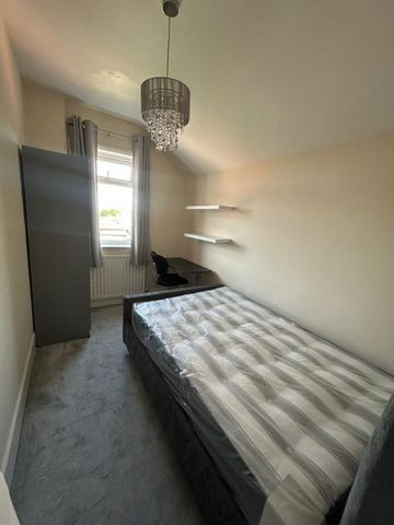 4 bedroom terraced house to rent - Photo 5