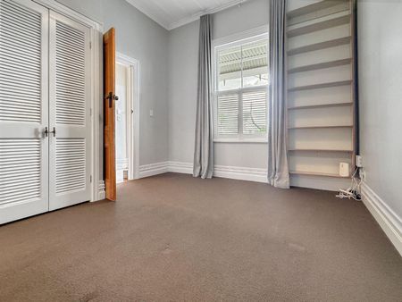 Fully Fenced Sunny Character Home - Photo 4