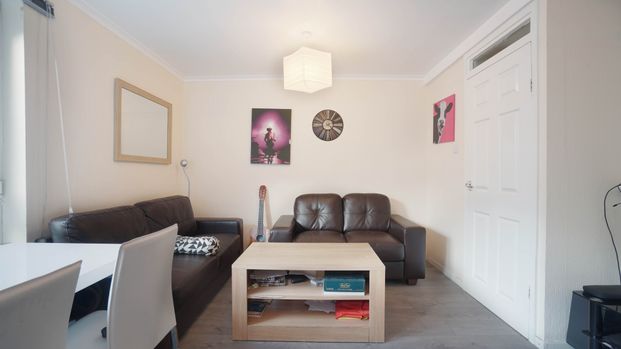 Wager Street – Room 2 - Photo 1