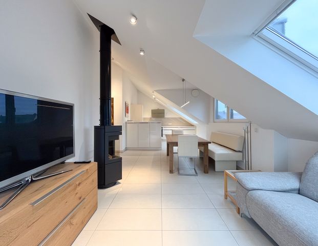 Komfortable seniorenfreundliche Dachgeschosswohnung mit Aufzug und Balkon - Foto 1