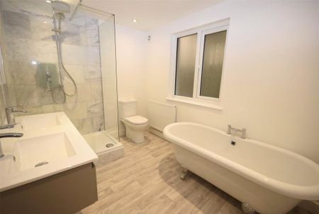 6 bedroom detached house to rent - Photo 4