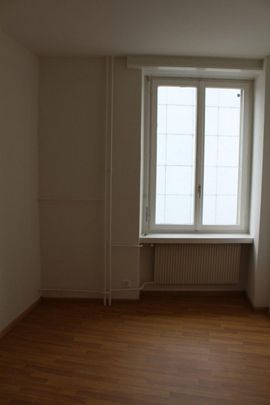 Rent a 3 ½ rooms apartment in Delémont - Photo 1