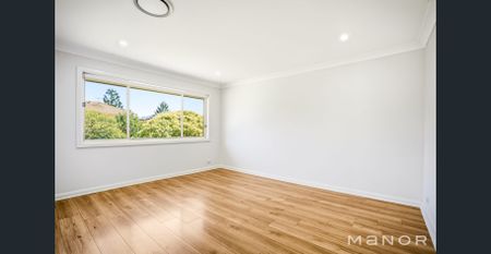 Modern residence filled with natural light - Photo 4