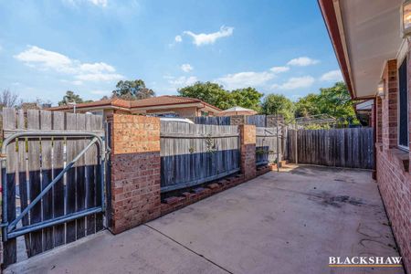 3 Bedroom Townhouse Ideally Located in Charnwood - Photo 2