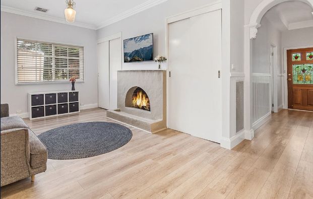 Spacious Farm-Style Living on Approximately 2,272 m - Photo 1