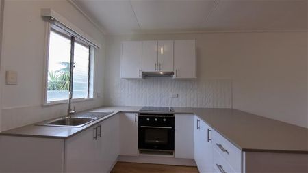 RENOVATED 2-BEDROOM UNIT IN THE HEART OF PALM BEACH - Photo 2