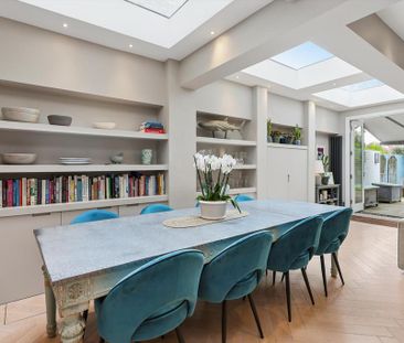 5 bedroom end of terrace house to rent - Photo 4