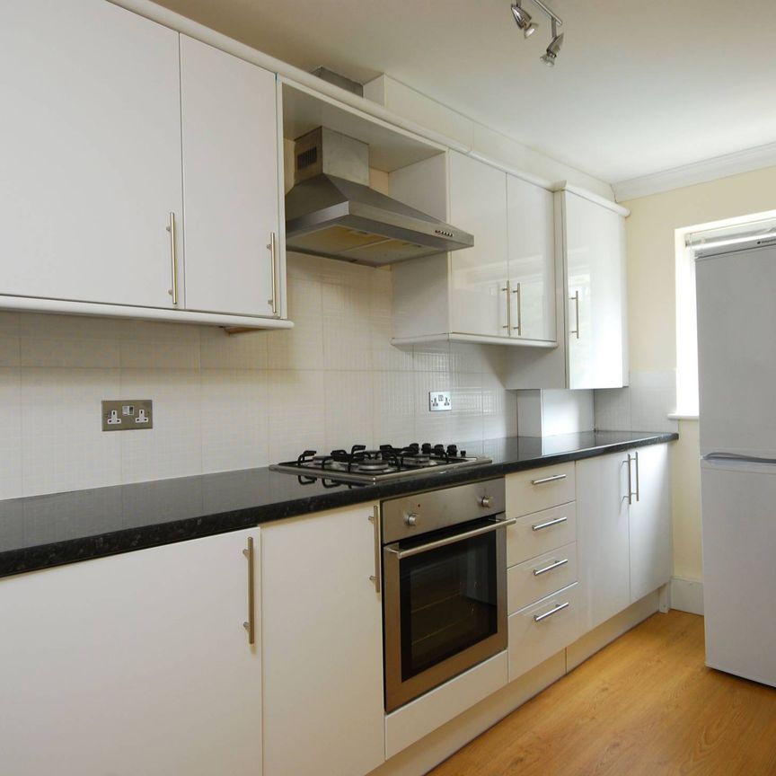 Lavender Road, Clapham Junction, SW11 - Photo 1