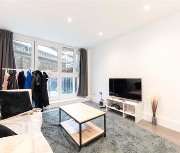 Thomas More Street, Wapping, London, E1W - Photo 1