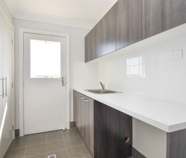 Family Home with Versatile Living Areas - Photo 3