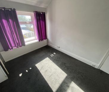 2 bedroom end of terrace house to rent - Photo 3