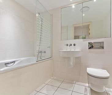 1 bedroom in a flat share to rent - Photo 4