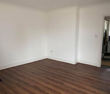 2 Bed Flat, Deloraine House, SE8 - Photo 3