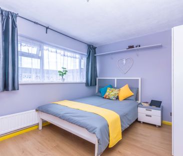 Five-Bedroom Shared House Near Heathrow! Room 3 - Photo 4