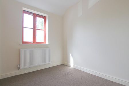 2 bedroom terraced house to rent - Photo 2