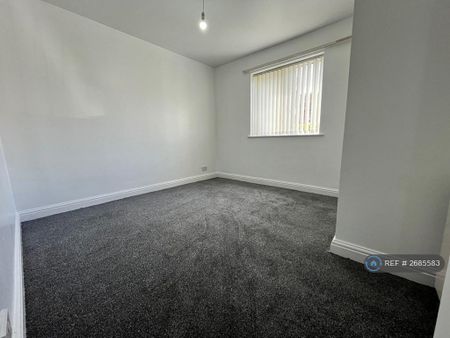 2 bedroom maisonette to rent - Photo 4