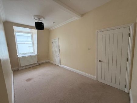 3 bedroom flat to rent - Photo 3