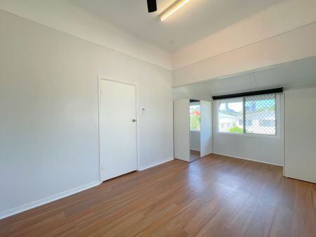 Charming, Breezy Home with City Glimpses! - Photo 5