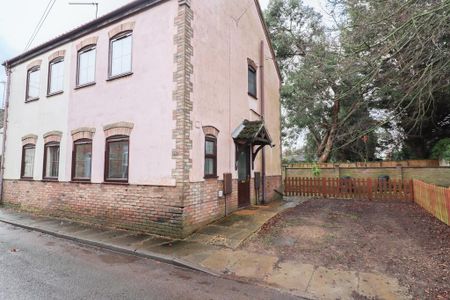 2 bedroom semi-detached house to rent - Photo 2