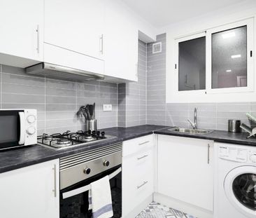 Large room in El Clot area, in Calle Valencia - Photo 2