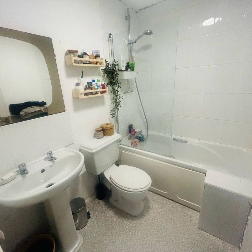 Windmill View, LN1 3JW, Lincoln - Photo 1