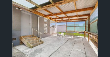 CHARMING HOME IN PRIME LOCATION - Photo 4