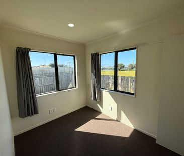 Beachside Charm Meets Summer Vibes! - Photo 1