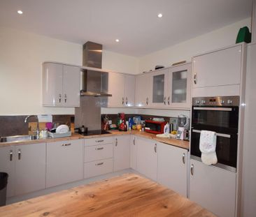 1 bedroom in a house share to rent - Photo 4