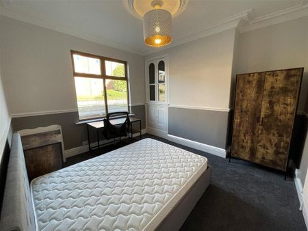 1 bedroom in a house share to rent - Photo 4