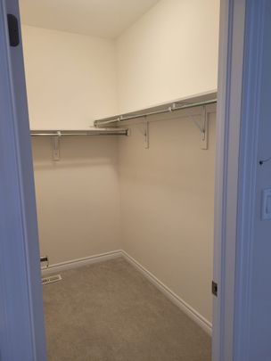 For Lease - 133 Berkely Street, Wasaga Beach, Ontario - Photo 1