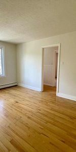 5 1/2 lumineux, chauffé, 1 stationnement déneigé, libre - Photo 3