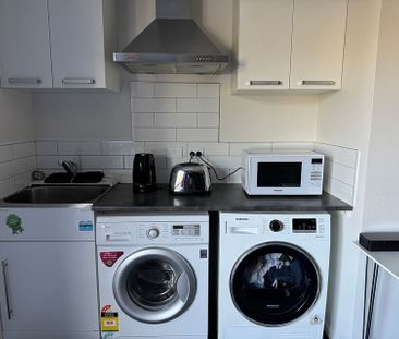 Private double room with ensuite - Photo 3